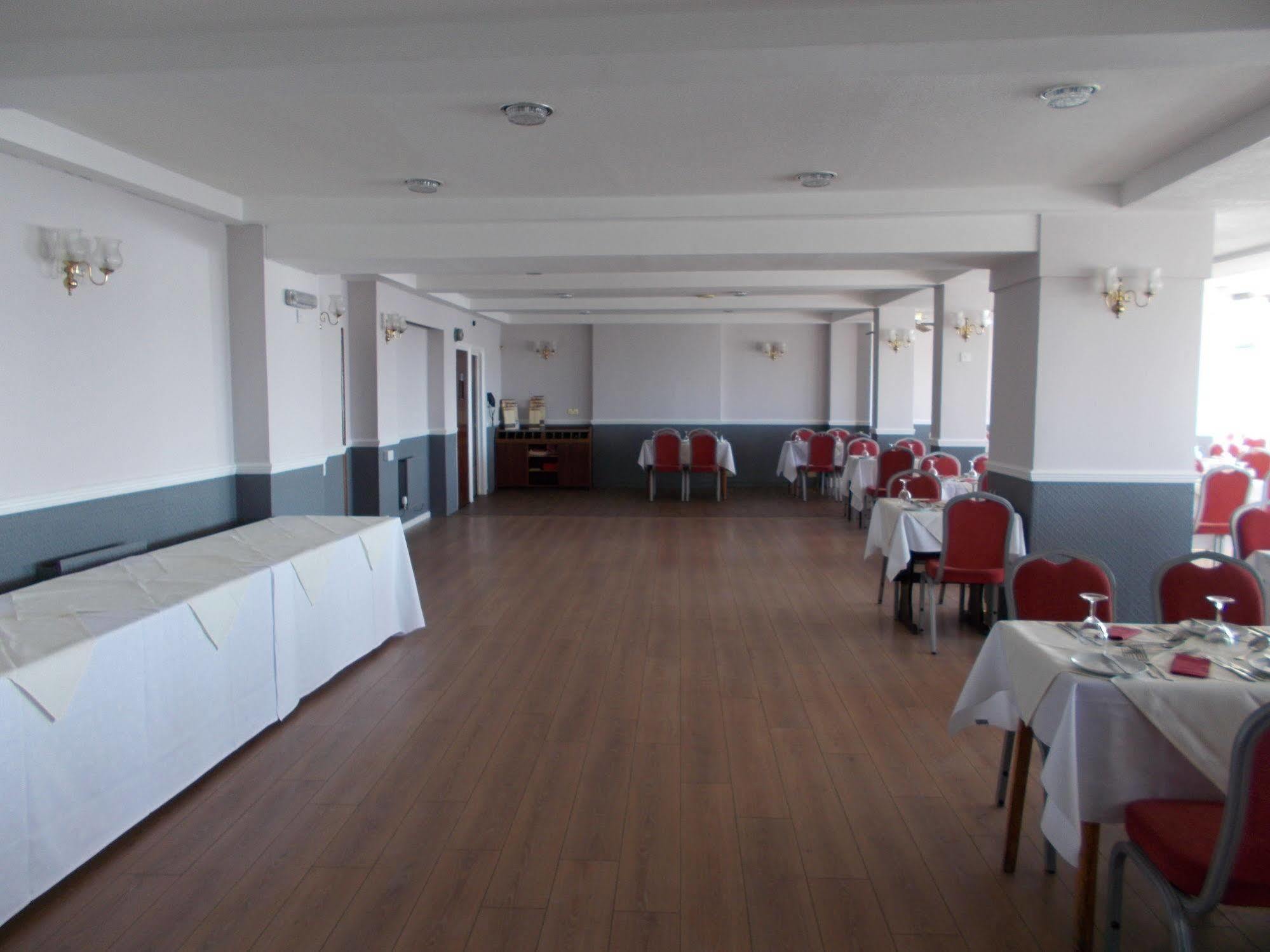 Daunceys Hotel Уестън сюпър Меър Екстериор снимка