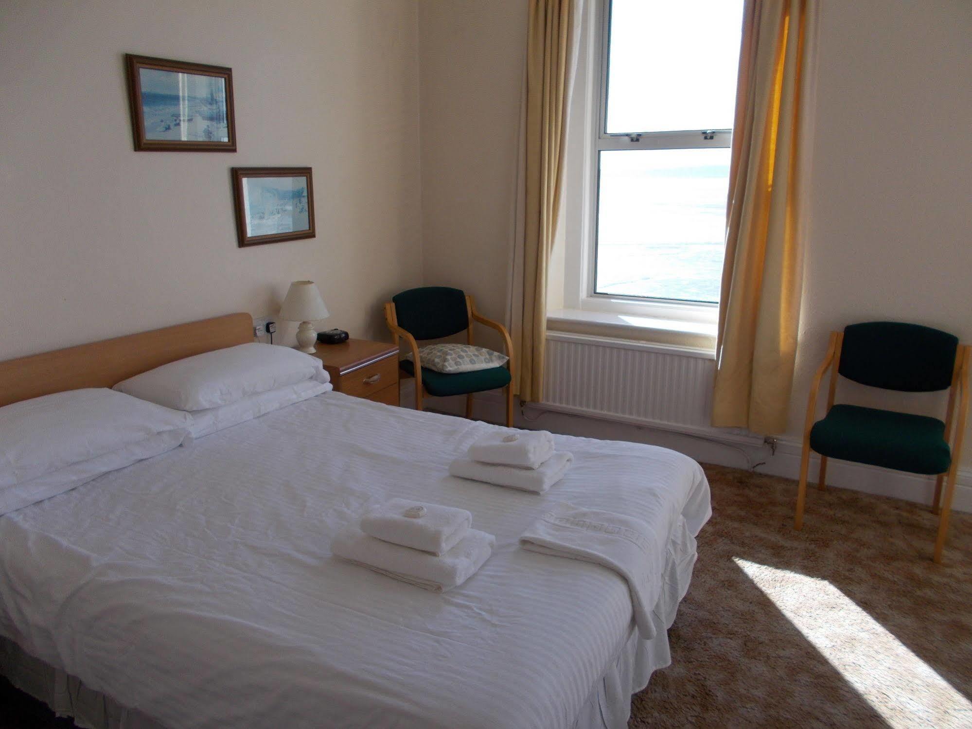 Daunceys Hotel Уестън сюпър Меър Екстериор снимка