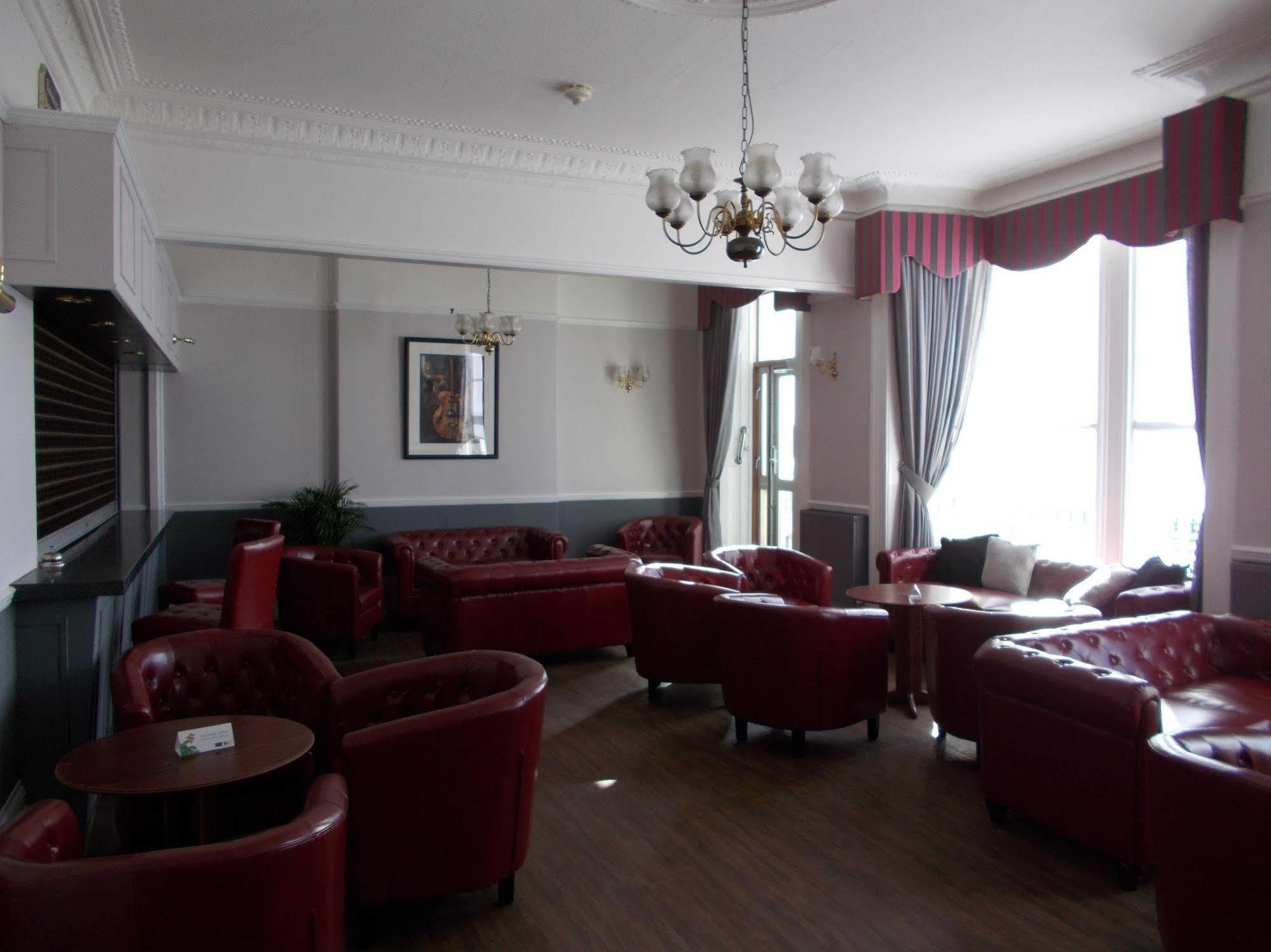 Daunceys Hotel Уестън сюпър Меър Екстериор снимка