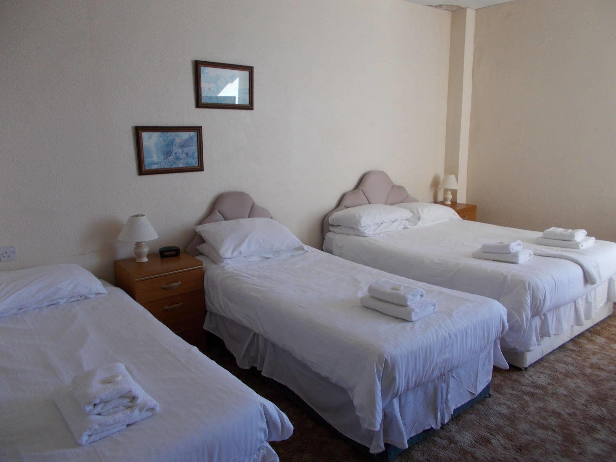 Daunceys Hotel Уестън сюпър Меър Екстериор снимка